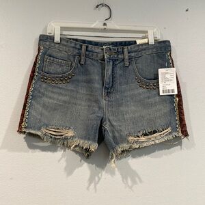 BDG Mid Rise Freja Vintage Fit Distressed Denim Shorts w/ Boho Pattern Size 28W